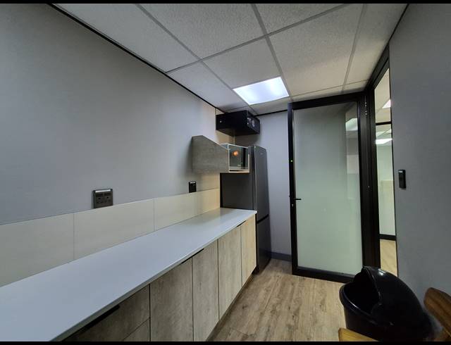 110M² OFFICE TO LET IN DUNKELD WEST